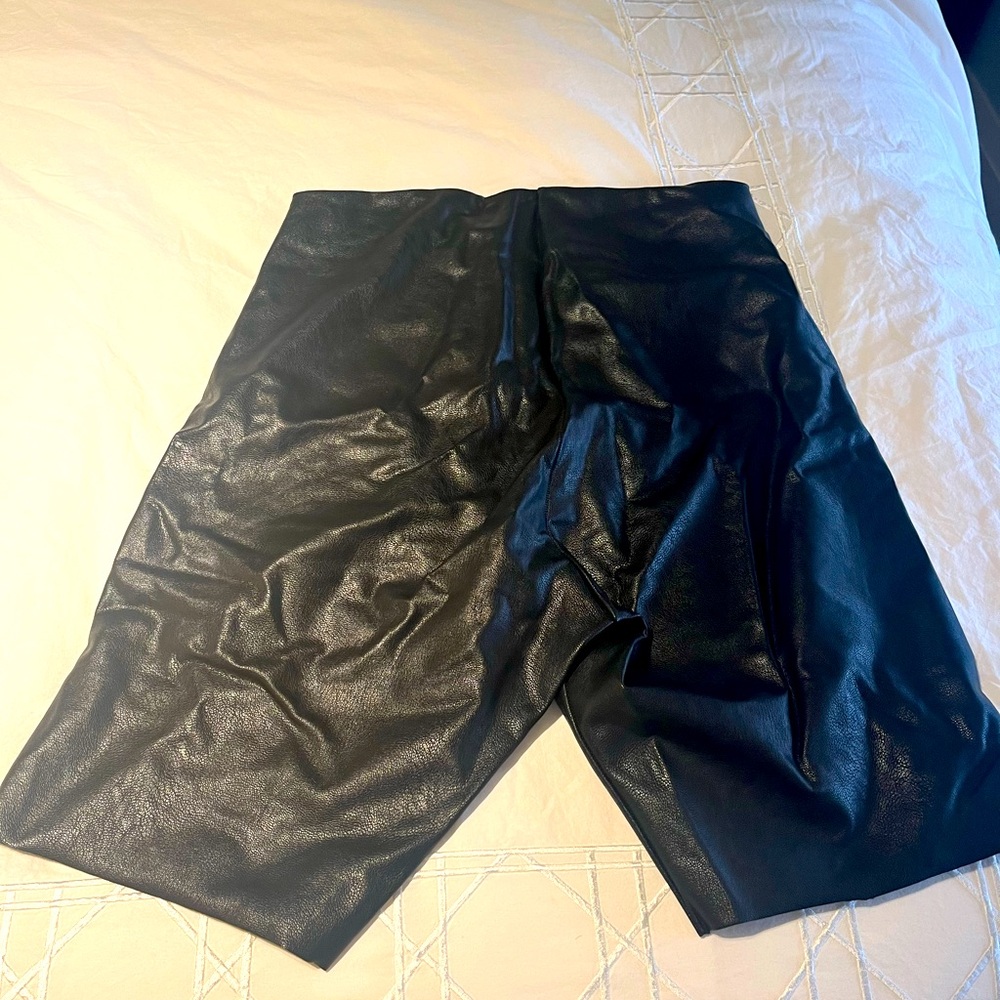 Commando faux leather biker shorts size large